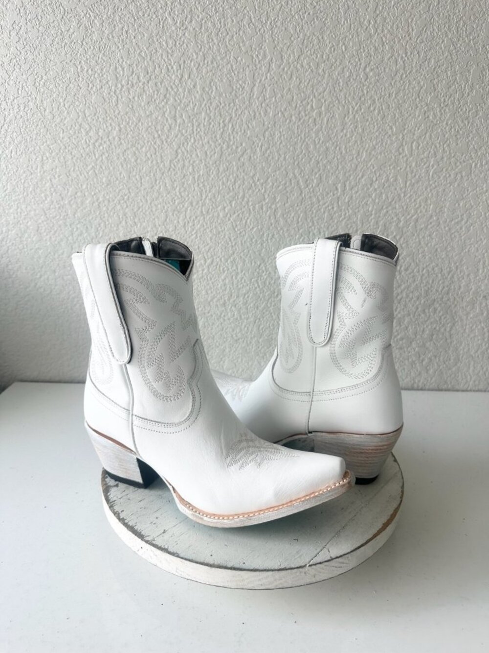 Lane SMOKESHOW White Cowboy Booties Western Cowgirl Short Ankle Boots Womens 8